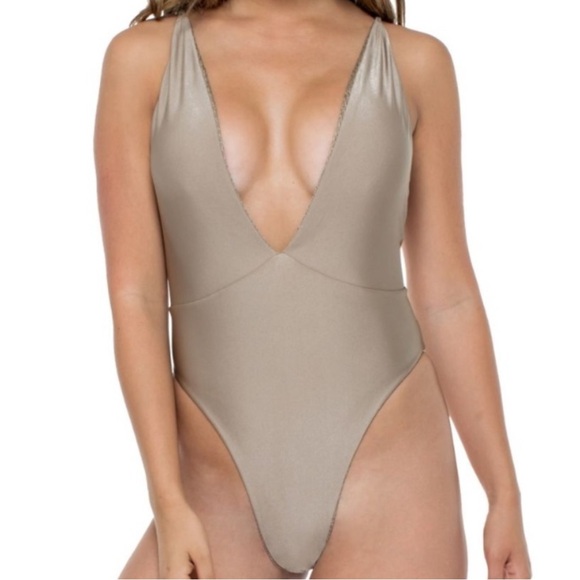 Luli Fama Deep V Compai One Piece - Picture 2 of 9